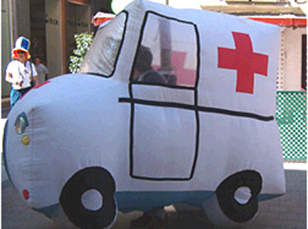 Anuncio María gastos generales Disfraz ambulancia